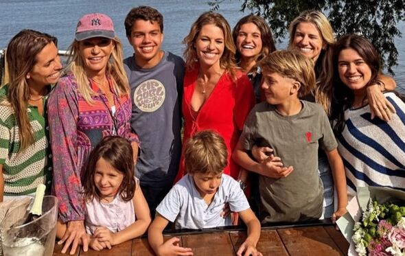 Cinha Jardim com as filhas, Pimpinha e Isaurinha, Sofia Jardim e os netos