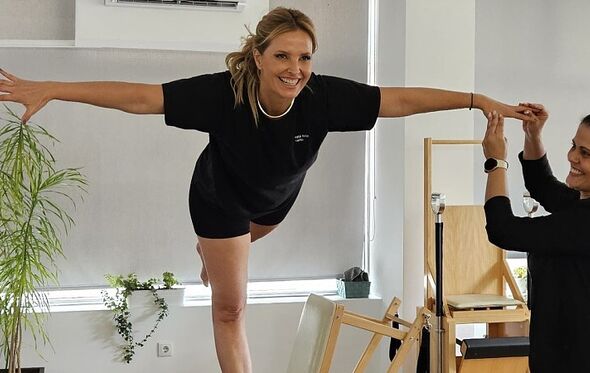 Cristina Ferreira pratica pilates com máquinas 