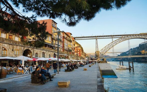 Ribeira, no Porto, é o coração da festa de São João, com vista para o Douro e fogo de artifício