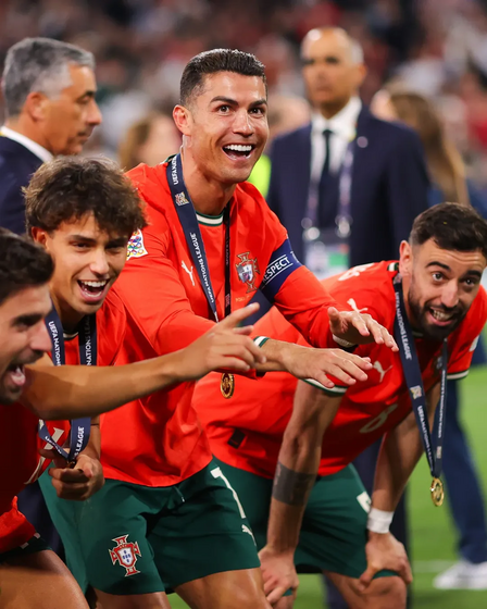 Cristiano Ronaldo festeja golo na Liga das Nações.
