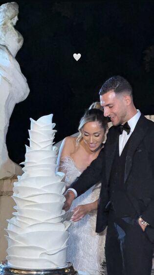 Diogo Dalot casou com Cláudia Pinto Lopes numa cerimónia elegante