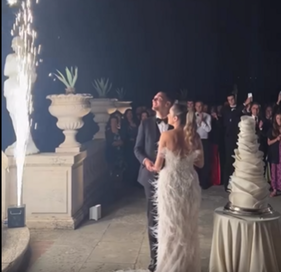 Diogo Dalot e Cláudia Pinto Lopes celebram casamento com amigos e família