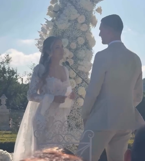 Casamento de Diogo Dalot e Cláudia Pinto Lopes oficializa relação em cerimónia