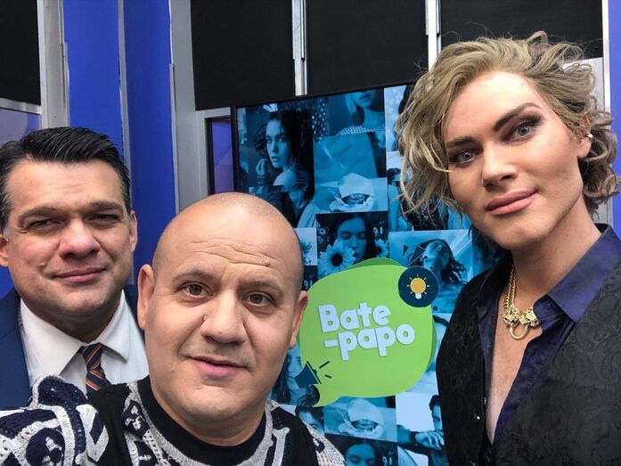 Um grupo de pessoas no "Bate-papo"