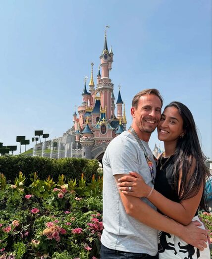 João Pereira e a mulher na visita à Disneyland Paris