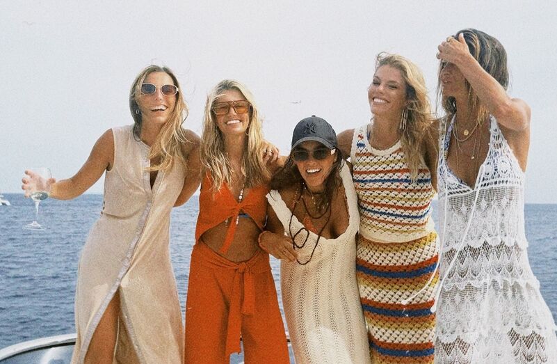 Pimpinha Jardim com a irmã Isaurinha e amigas em Ibiza