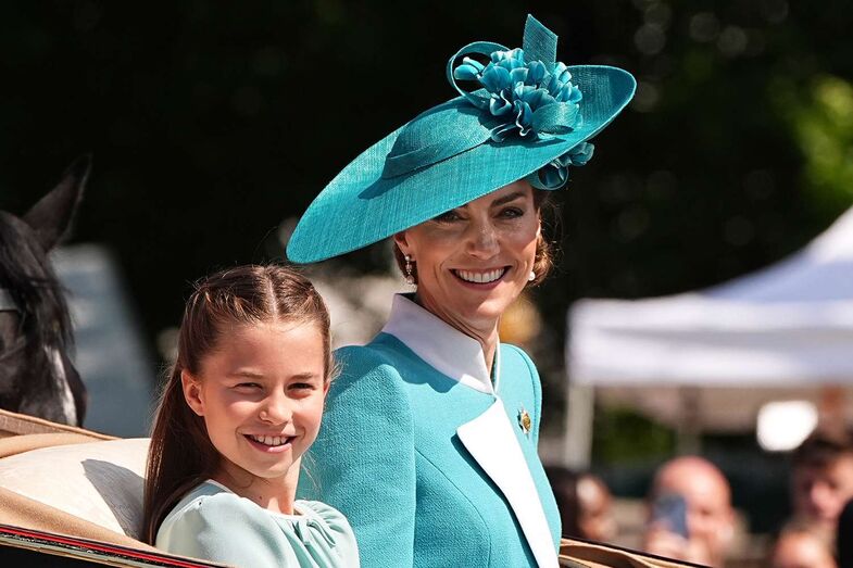 Kate Middleton e a Princesa Charlotte no evento Trooping The Colour