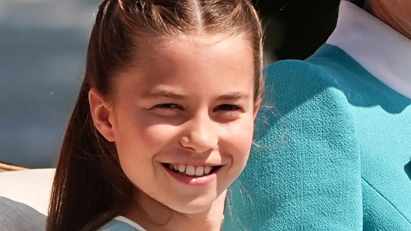 Princesa Charlotte encanta no Trooping The Colour