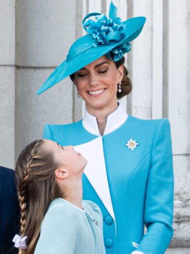 Kate Middleton e a Princesa Charlotte no Palácio de Buckingham