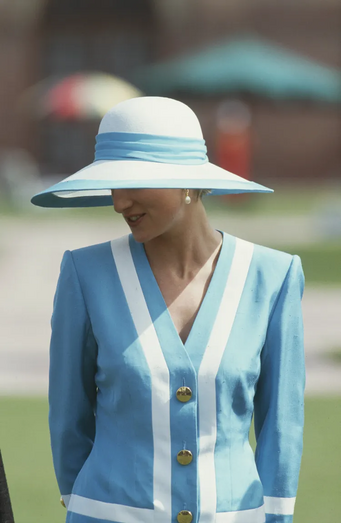 O visual usado por Diana em 1992