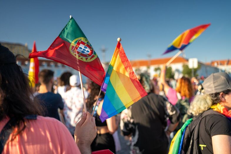 EuroPride 2025 une milhares em Lisboa para celebrar direitos LGBTI+