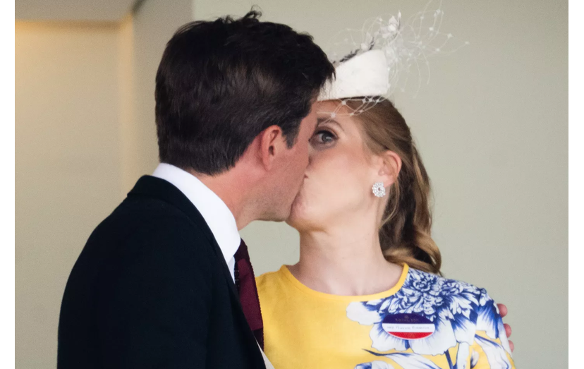 Princesa Beatrice e Edoardo Mapelli Mozzi num momento romântico