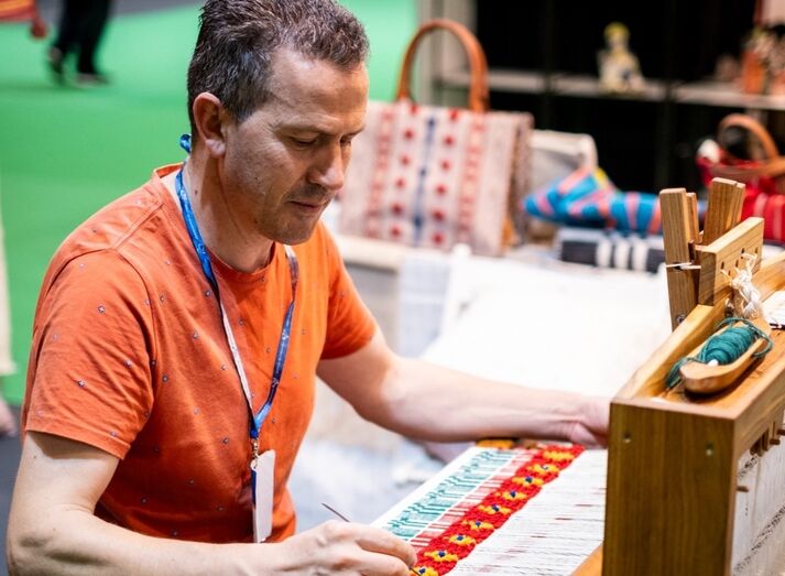 Artesanato mundial chega a Lisboa na Feira Internacional do Artesanato (FIA).
