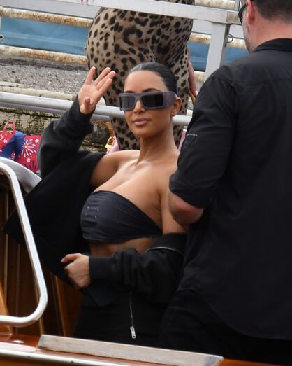 Kim Kardashian chega a Veneza para o casamento de Jeff Bezos e Lauren Sanchez