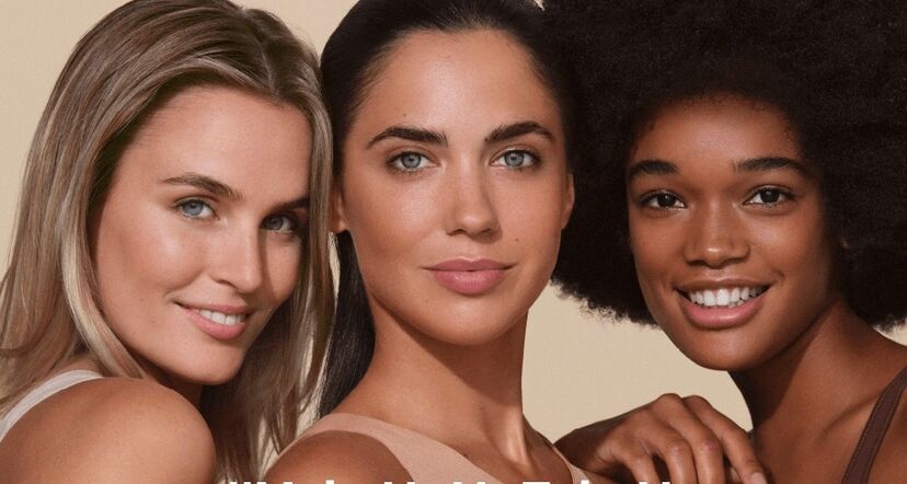 Protetor solar com cor alia proteção e cobertura leve para um rosto rejuvenescido