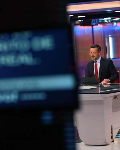 Pedro Benevides, jornalista da TVI, recebe assistência médica hospitalar