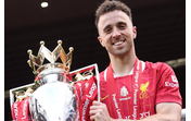 Jota celebra título da Premier League pelo Liverpool