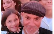 Alejandro Sanz relaxa com a família durante as férias