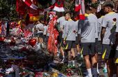 Homenagem a Diogo Jota: equipa do Liverpool e familiares em Anfield