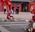 Homenagem a vítimas em Melwood com presença de jogadores e adeptos