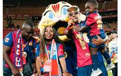 Lamine Yamal celebra vitória com família