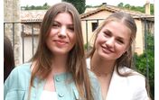 Leonor e Sofia marcam presença nos Prémios Girona com visuais distintos