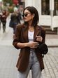 Tendência de moda: o castanho volta a ser um tom viral neste verão