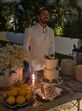 Flávio Furtado celebra 48 anos com amigos, após férias na Tailândia e Maldivas