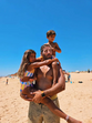Gonçalo Uva com os filhos na praia