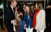 Príncipe William com as princesas Leonor e Sofia de Espanha e a princesa Charlotte