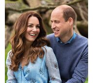 William e Kate, os Príncipes de Gales, juntos num momento de carinho