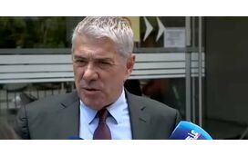 Jornalistas tomam atitude e deixam José Sócrates a falar sozinho