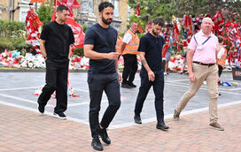 Imagens tocantes! Bruno Fernandes, Diogo Dalot e Ruben Amorim em Liverpool por Diogo Jota e André Silva 