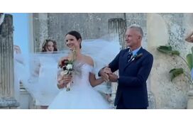 Sting leva a filha ao altar em casamento de sonho