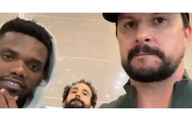 No aeroporto de Maputo: Hugo Sousa, Gilmário Vemba e Murilo Couto reagem à retenção