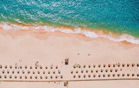 Afinal, ainda há praias só para ricos na Comporta. Quanto custa ir e as cancelas físicas e as 'invisíveis' para afastar o 'povo' dos areais