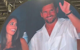 Lionel Messi e a mulher apanhados pela 'kiss cam' dos Coldplay