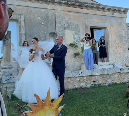 Sting leva a filha ao altar em casamento de sonho