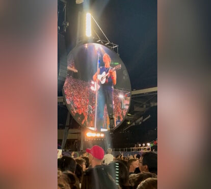 Já não há sossego! Vocalista dos Coldplay brinca em concerto da banda com os novos apanhados da 'kiss camera'