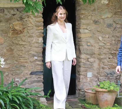 Leonor, Princesa das Astúrias, usa visual fresco e elegante em Girona