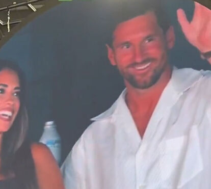Lionel Messi e a mulher apanhados pela 'kiss cam' dos Coldplay