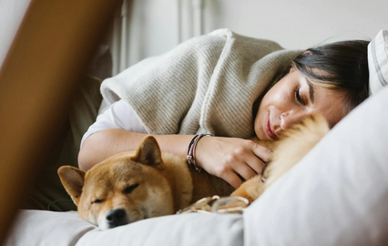 Cão e dono sincronizam respiração, união forte e identificação de emoções