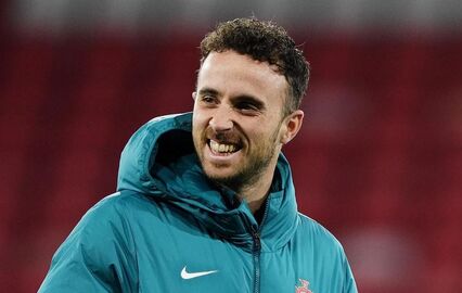 Diogo Jota ajuda jovens carenciados e pede donativos para Bombeiros de Gondomar no casamento