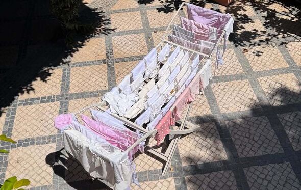 Madalena Moura Moniz e João Fezas aguardam menina, a julgar pelas roupas cor-de-rosa