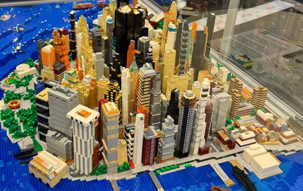Exposição 'Invasão dos Gigantes' em Lisboa: réplicas de monumentos como a Willis Tower e a Torre de Pisa em LEGO