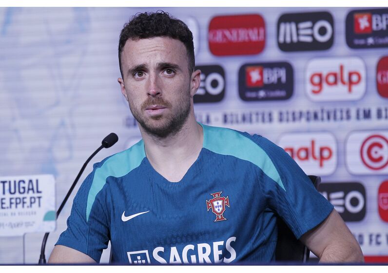 Diogo Jota marca presença numa conferência de imprensa