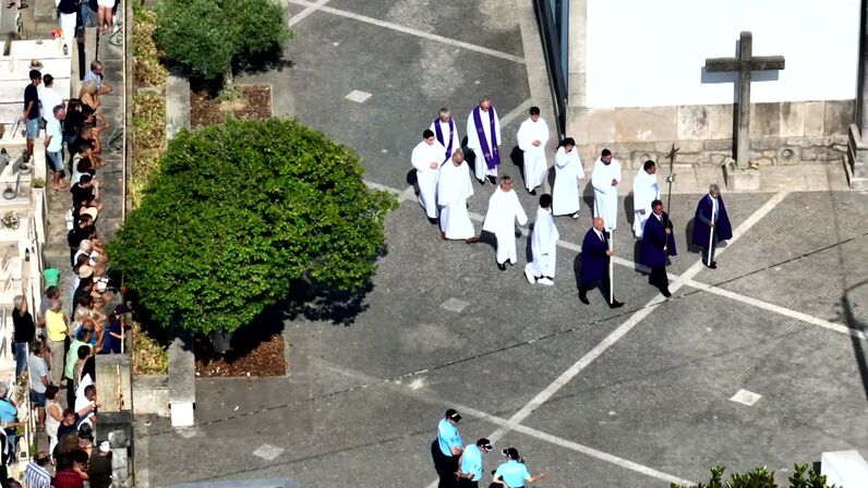 Funeral dos irmãos Diogo Jota e André Silva marcado por sofrimento