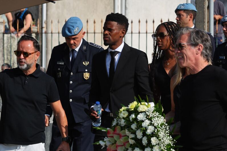 Colegas de Diogo Jota prestam homenagem no funeral