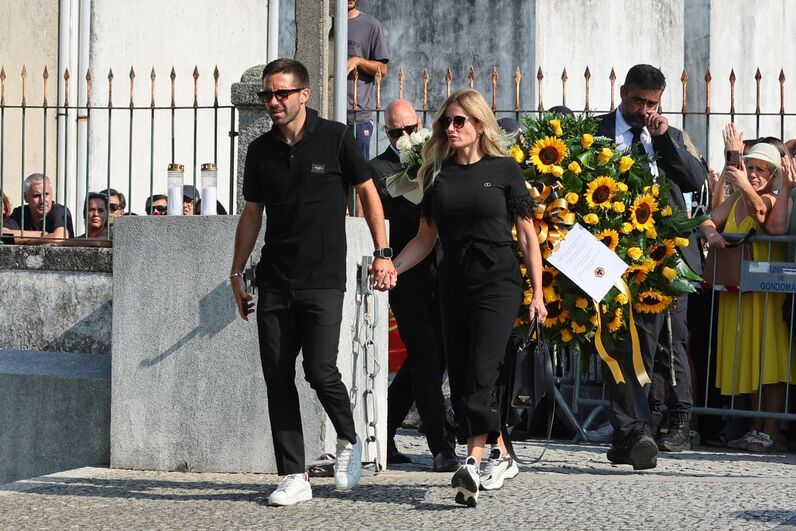 Colegas de Diogo Jota prestam homenagem no funeral