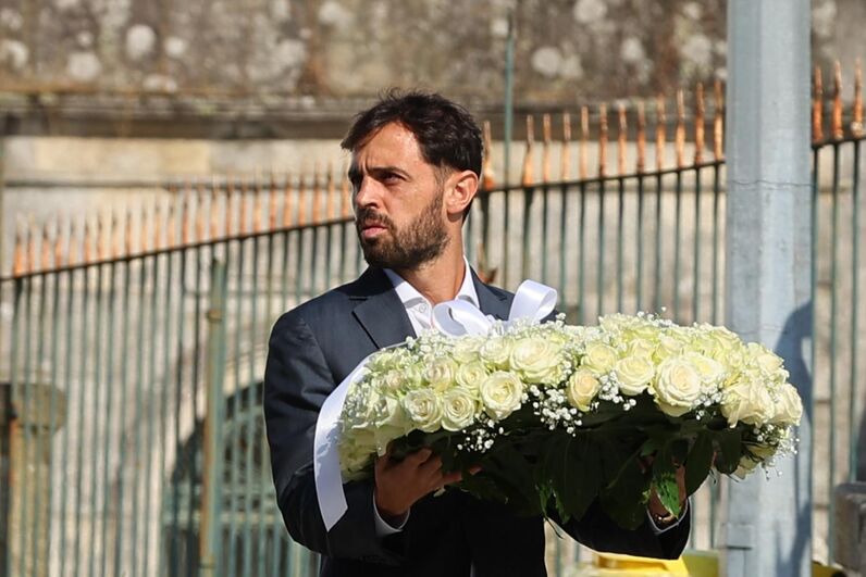 Colegas de Diogo Jota prestam homenagem no funeral